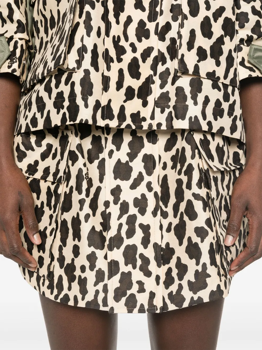sacai Shorts met luipaardprint Beige