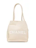 CHANEL Pre-Owned 2002-2003 Lambskin Logo Camellia tote bag - Brown