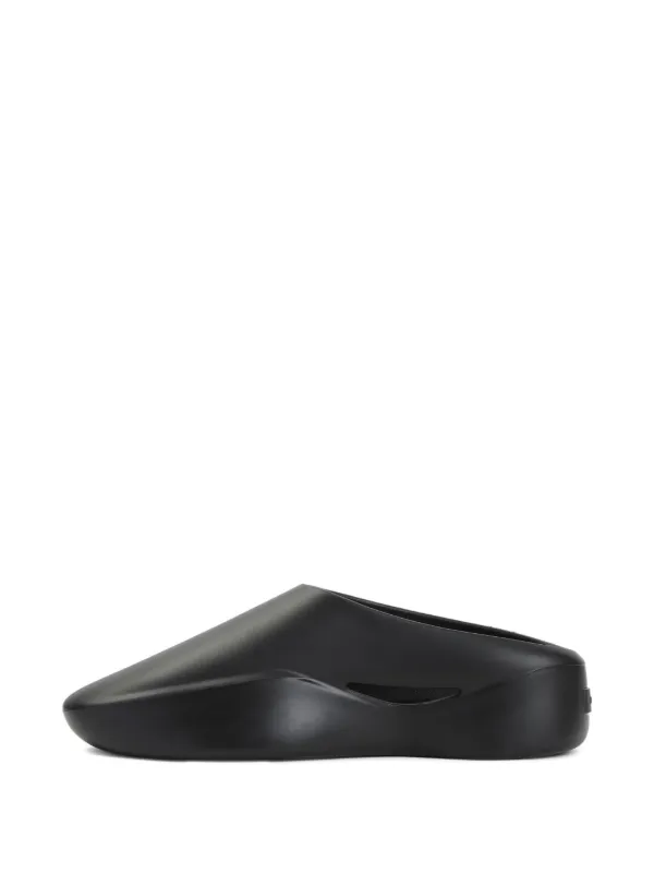 FEAR OF GOD ロゴ EVA Runner ラバー スリッポン サンダル Fear Of God Eva Runner Slippers | Black | FARFETCH