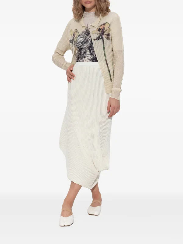 issey miyake FETE ロングスカート　白 ISSEY MIYAKE FETE(イッセイミヤケフェット) ロングスカート