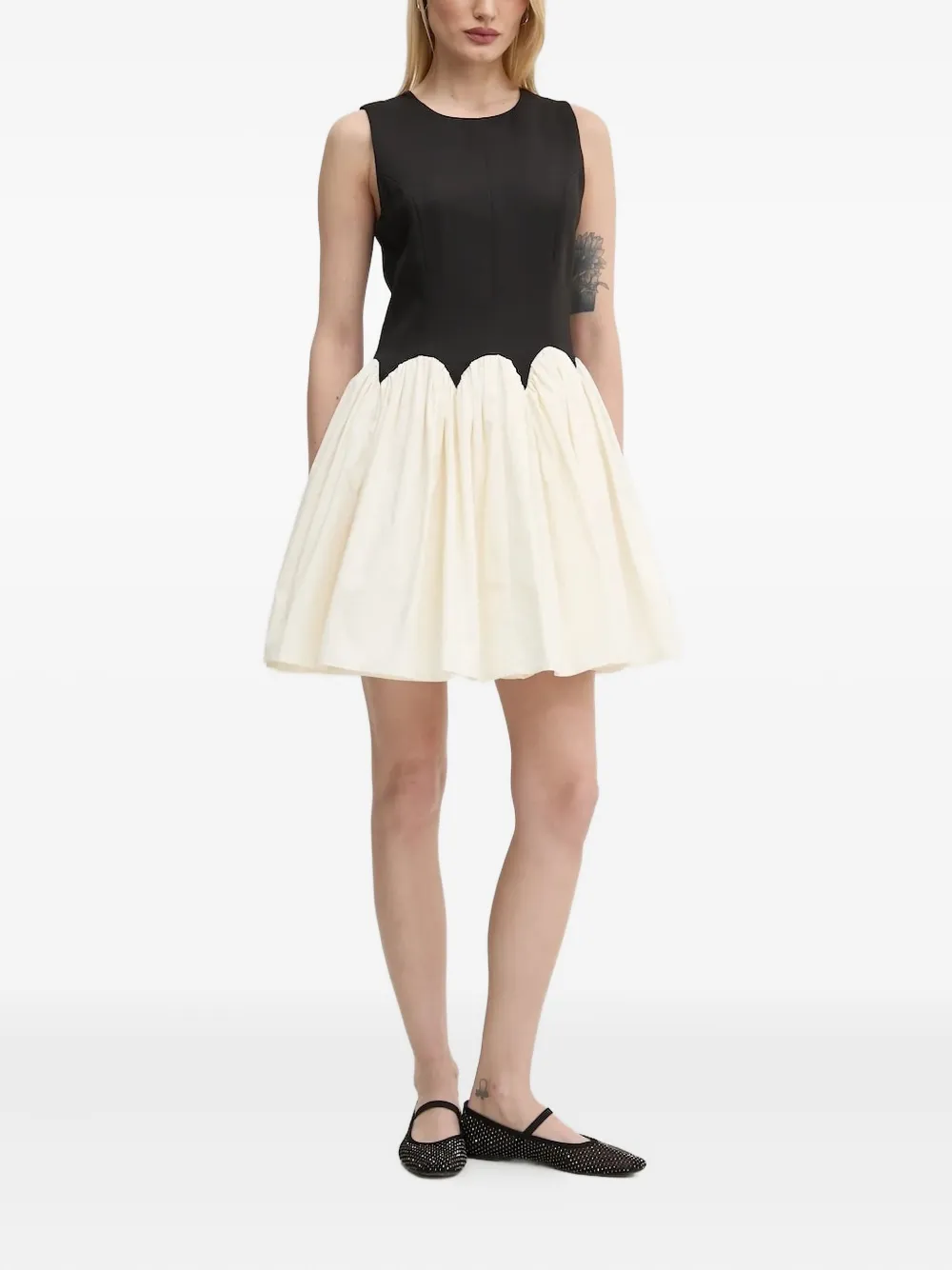 NEVER FULLY DRESSED scalloped-hem mini dress Zwart