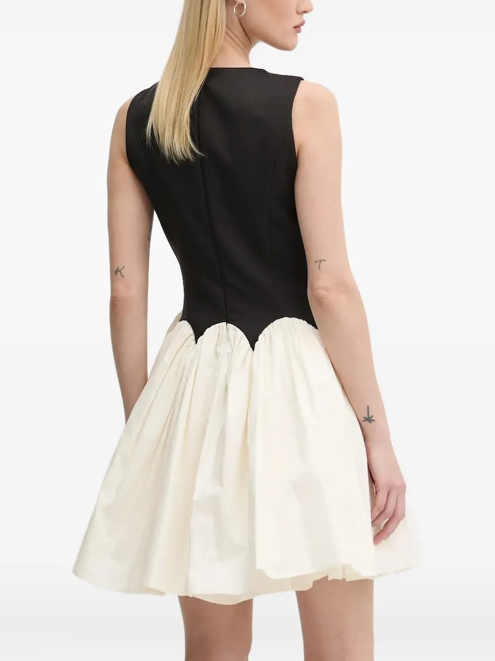 NEVER FULLY DRESSED scalloped-hem mini dress Zwart