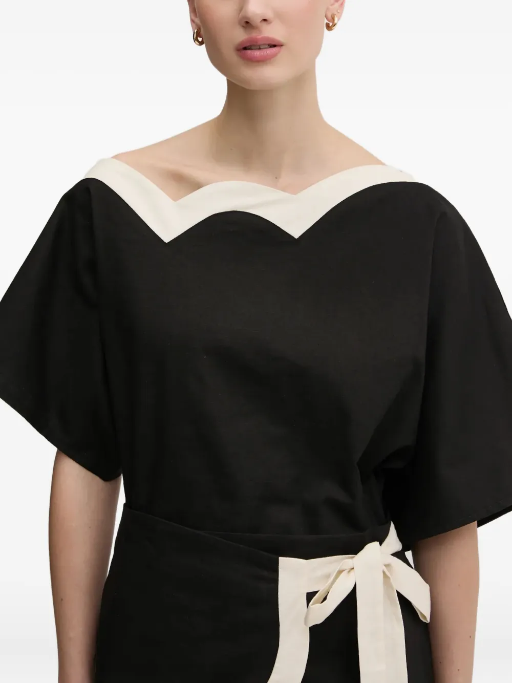 NEVER FULLY DRESSED Top met gewelfde afwerking Zwart