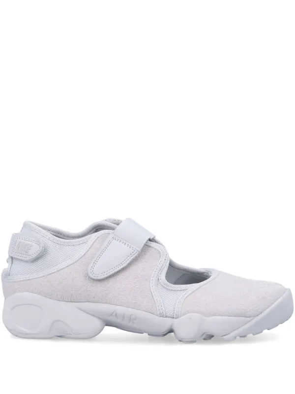 Nike　air rift Air Rift Leather Sneaker in Metallic Silver/Black