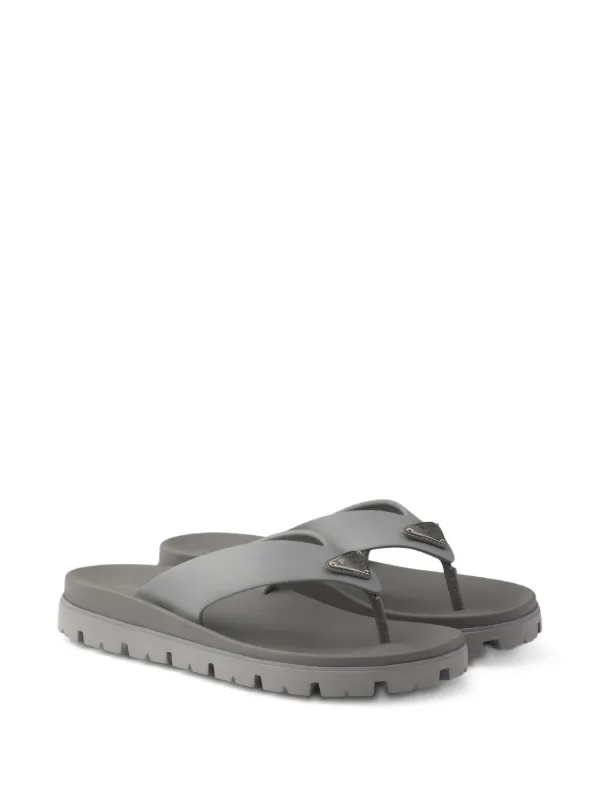【PRADA】シャッフル トング スリッパ☆SALE中 Prada Rubber flip-flops | Grey | FARFETCH
