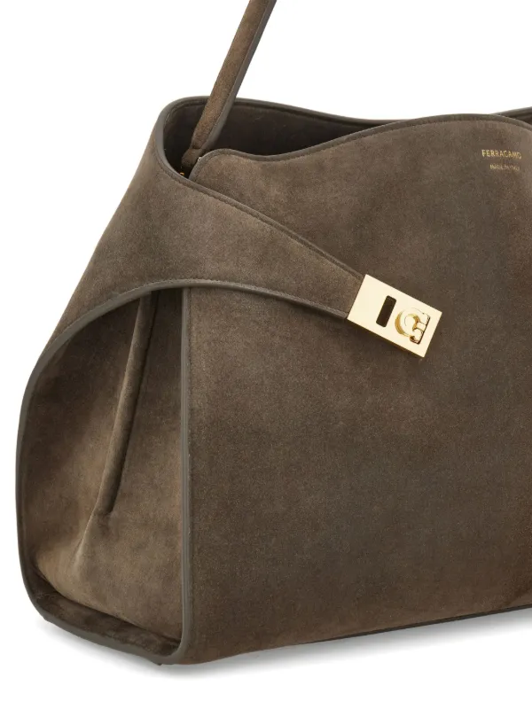 【FERRAGAMO】関税込☆Hug スエード ハンドバッグ ブラウン Ferragamo Hug スエード ハンドバッグ | ブラウン | FARFETCH JP