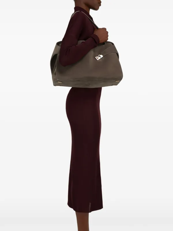Ferragamo Hug スエード ハンドバッグ | ブラウン | FARFETCH JP
