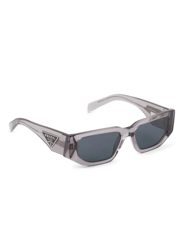 Prada Eyewear ロゴ サングラス | グレー | FARFETCH JP