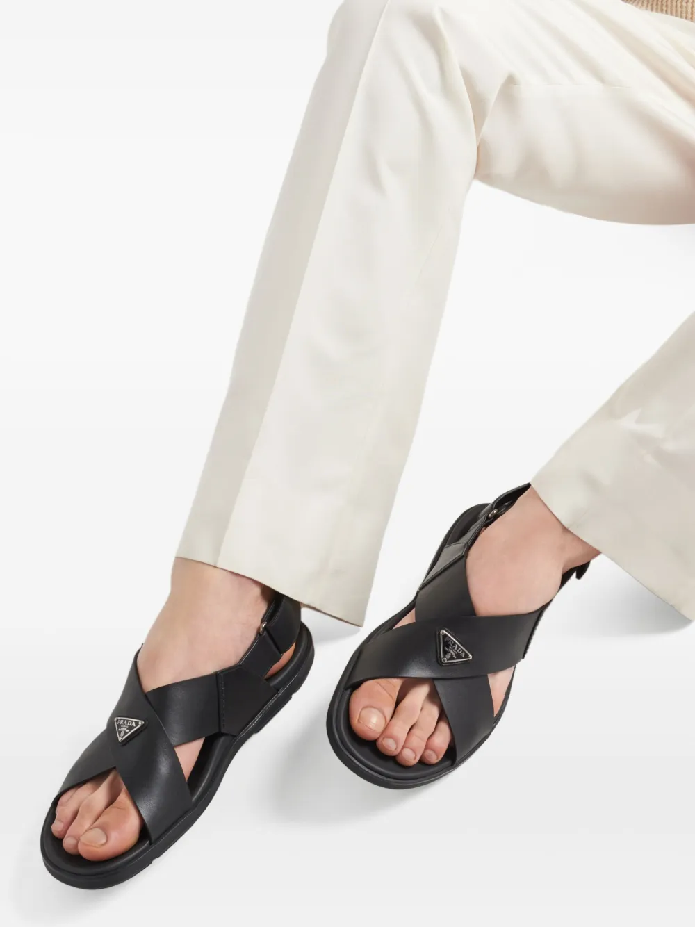 Prada クロスストラップ サンダル | ブラック | FARFETCH JP