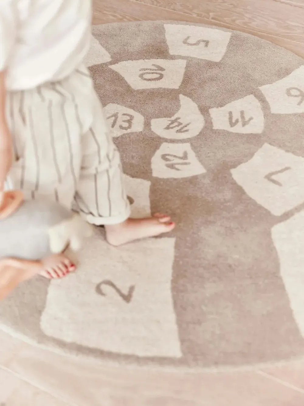 OYOY Numbers Shell rug | Rugs | Image 2