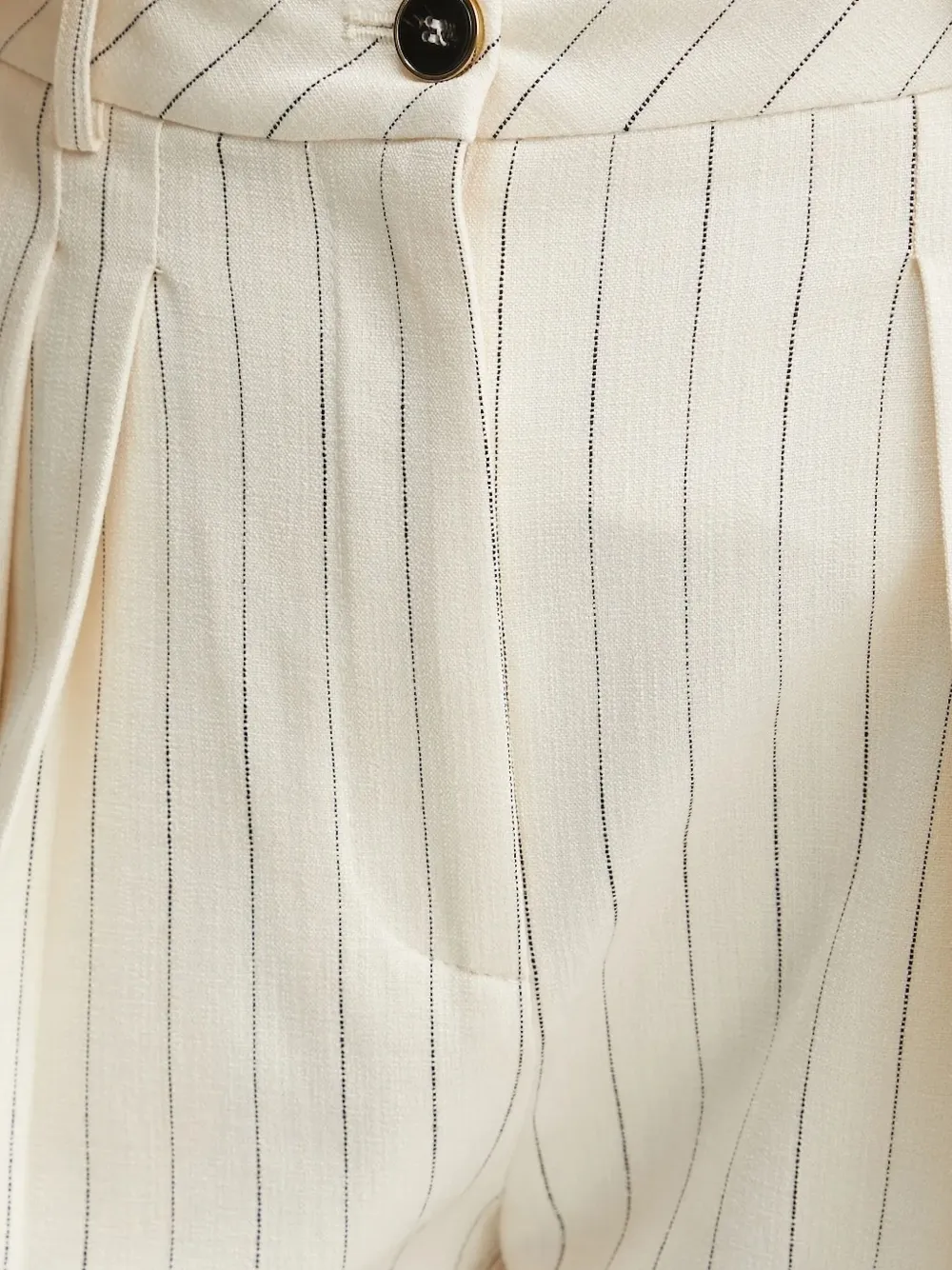 SIMONA CORSELLINI Shorts met krijtstreep en plooien Beige