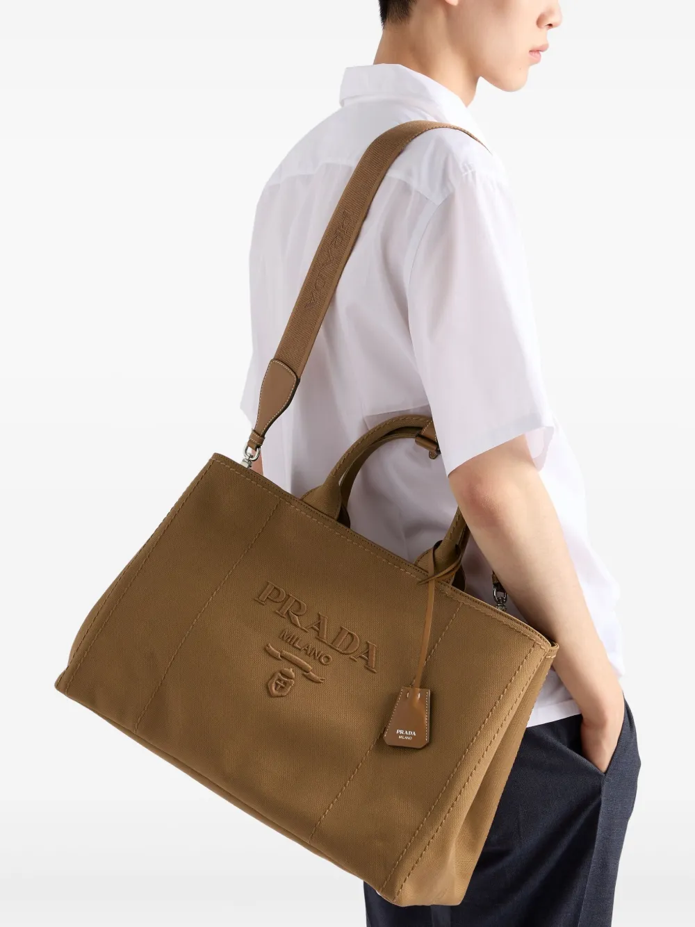 Prada Shopper met logo-reliëf Bruin