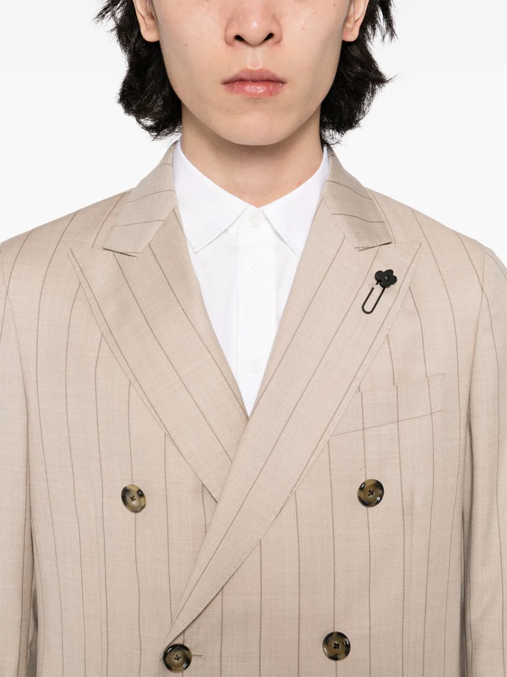Lardini Pak met dubbele rij knopen en broche Beige