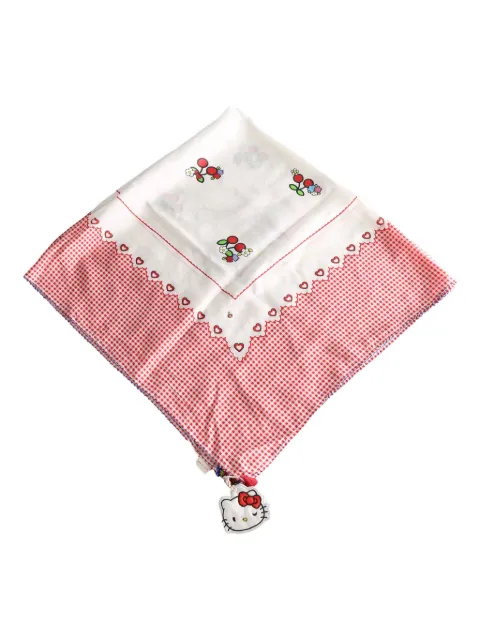 Pero mascada con estampado de cerezas en colaboración con Hello Kitty
