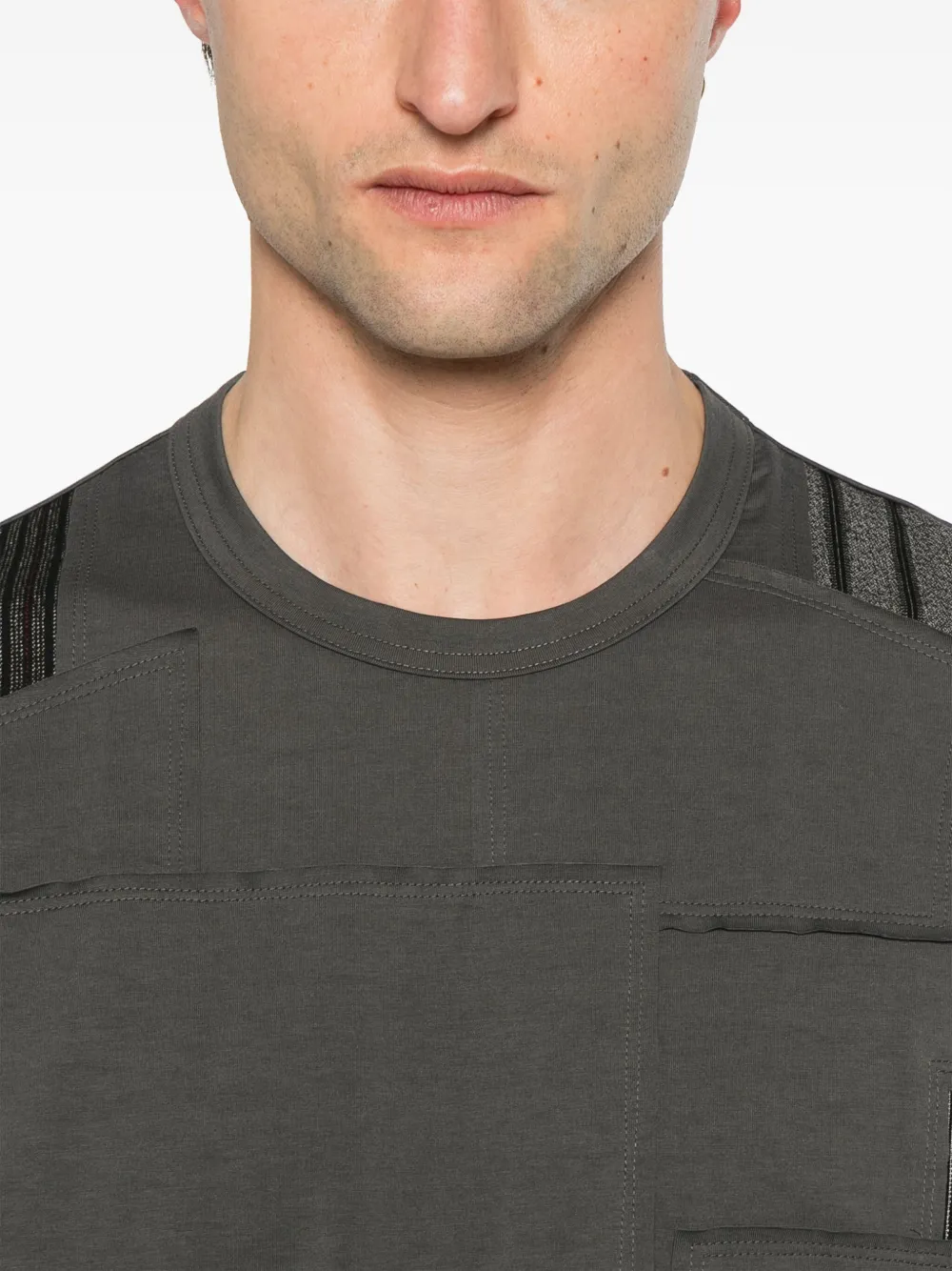 Junya Watanabe MAN T-shirt met patchwork Grijs
