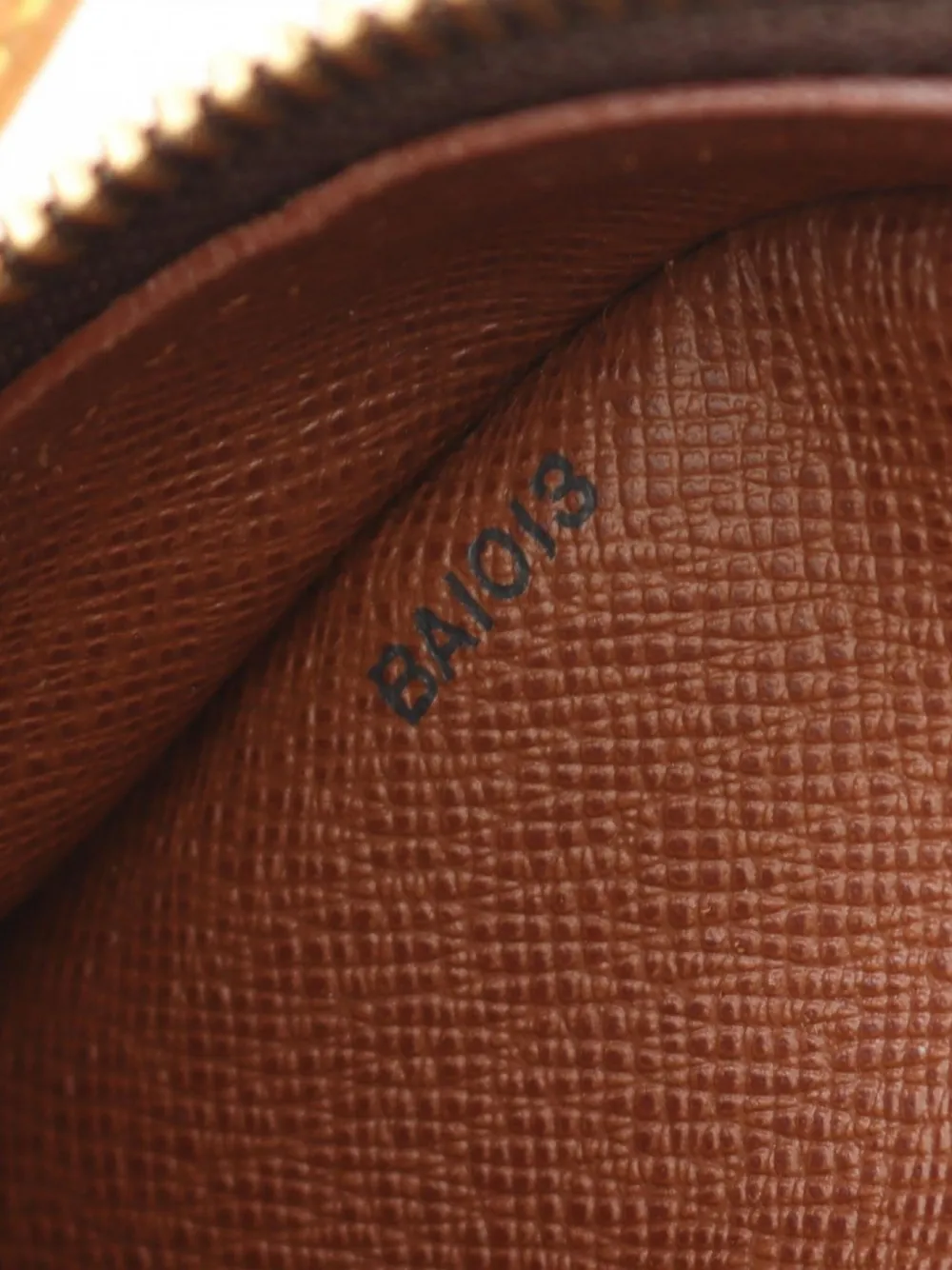 Pre-owned Louis Vuitton 2003 Blois Shoulder Bag In Brown