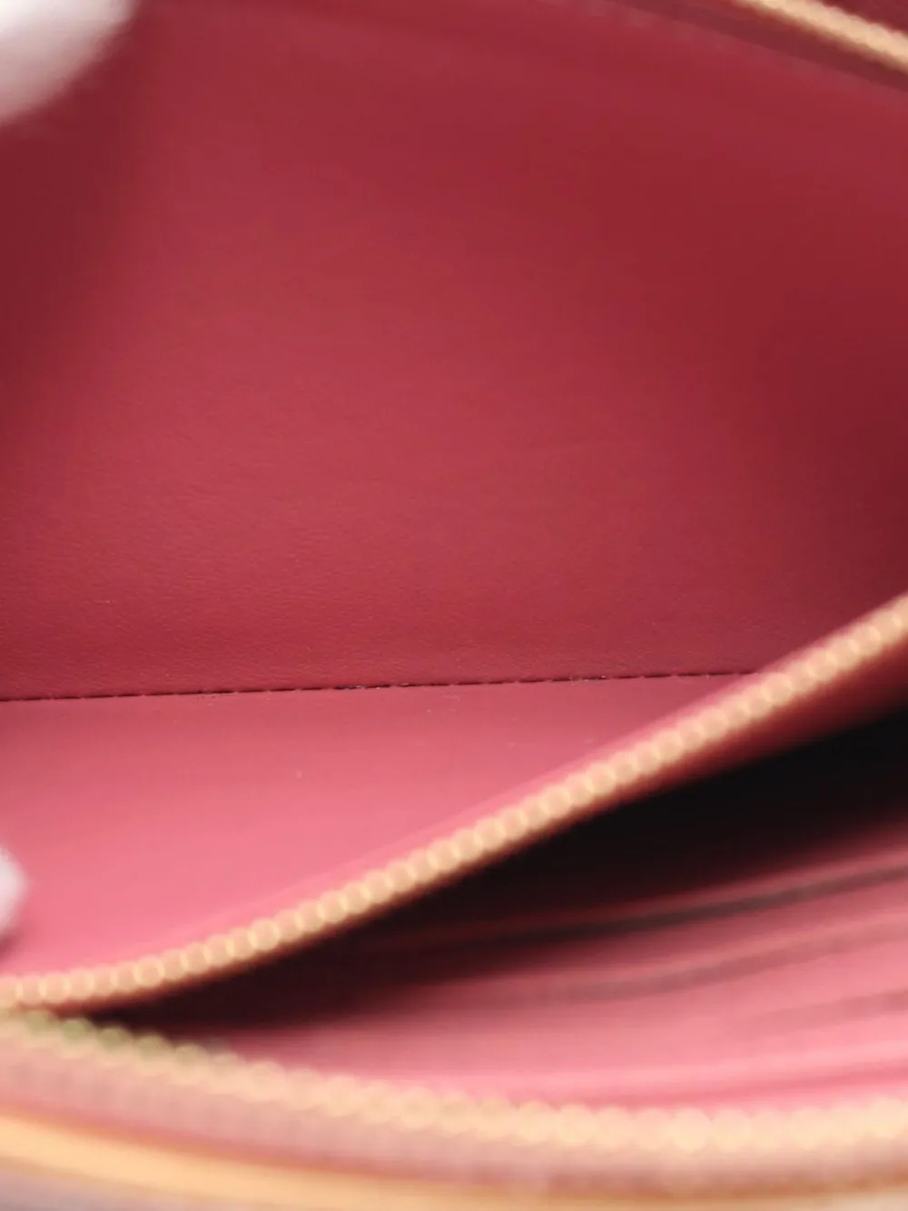 LOUIS VUITTON 2021 ZIPPY WALLET