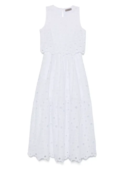 D.Exterior vestido largo con bordado inglés
