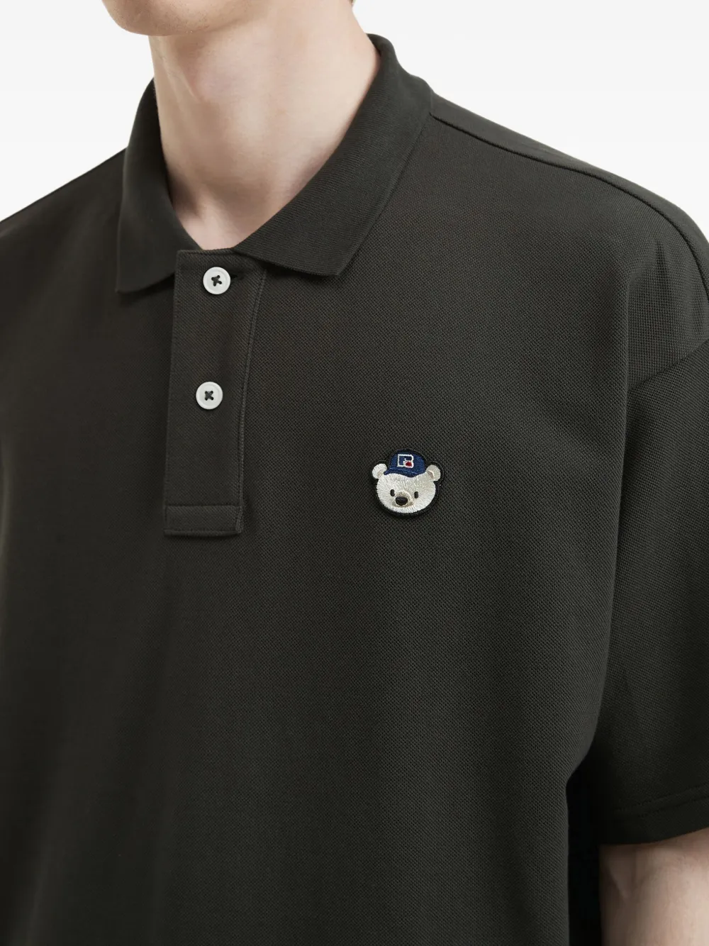CHOCOOLATE x Russell Athletic poloshirt met logopatch Grijs