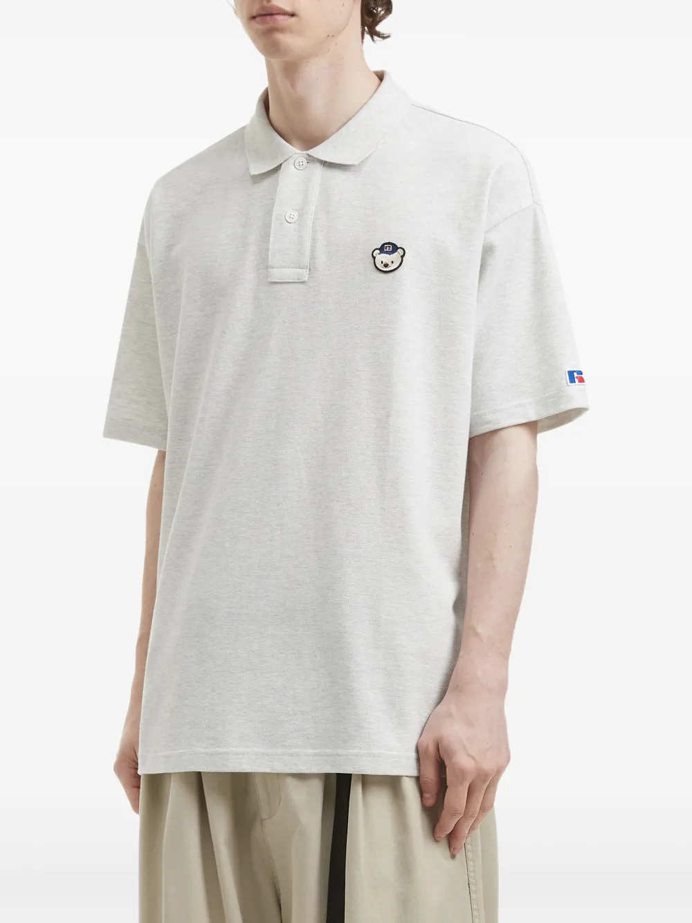 CHOCOOLATE x Russell Athletic poloshirt met logopatch Grijs