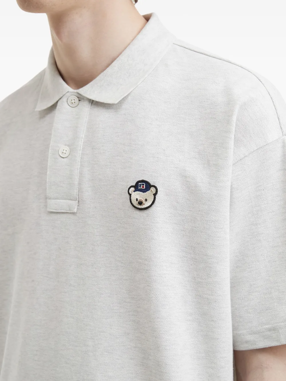 CHOCOOLATE x Russell Athletic poloshirt met logopatch Grijs