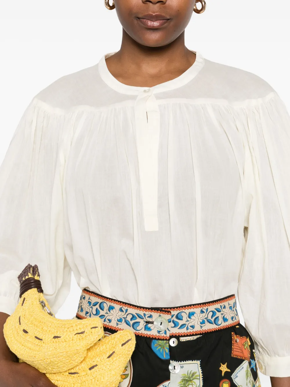 Antik Batik Gesmockte blouse met knopen Beige