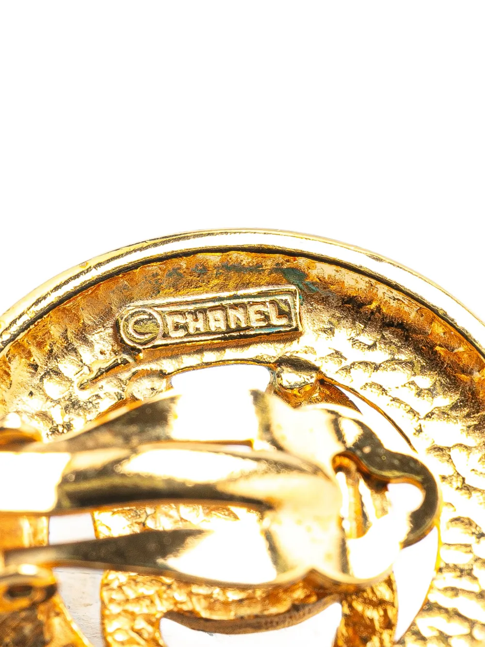Pre-owned Chanel 1950-1970 Gold Plated Cc Round Clip On Earrings Costume Earrings