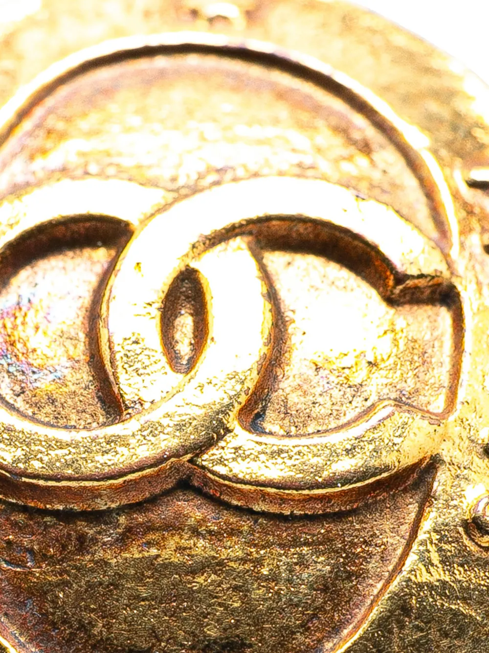 Pre-owned Chanel 1980-1990 Gold Plated Cc Oval Clip On Earrings Costume Earrings