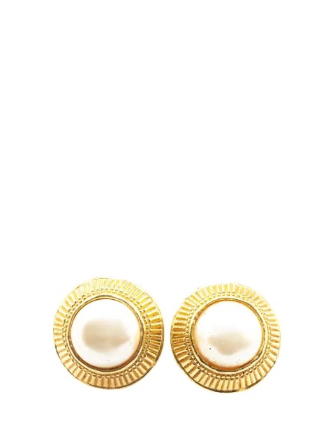 CHANEL Pre-Owned 1970-1980 Gold Plated Round Faux Pearl Clip on Earrings costume earrings