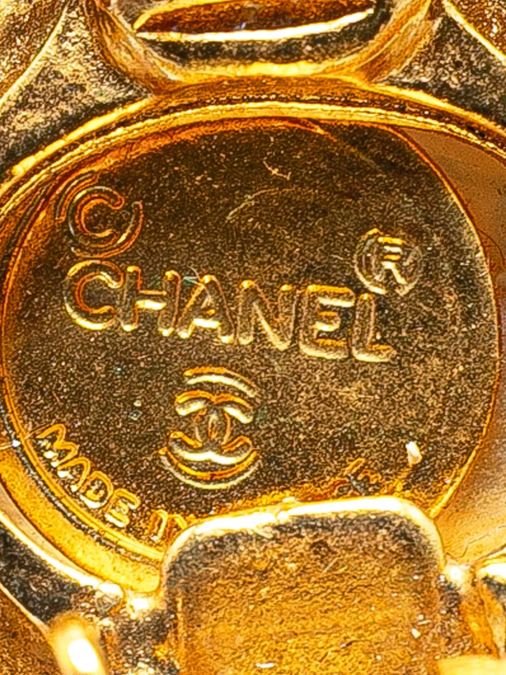 Pre-owned Chanel 1970-1980 Gold Plated Round Faux Pearl Clip On Earrings Costume Earrings