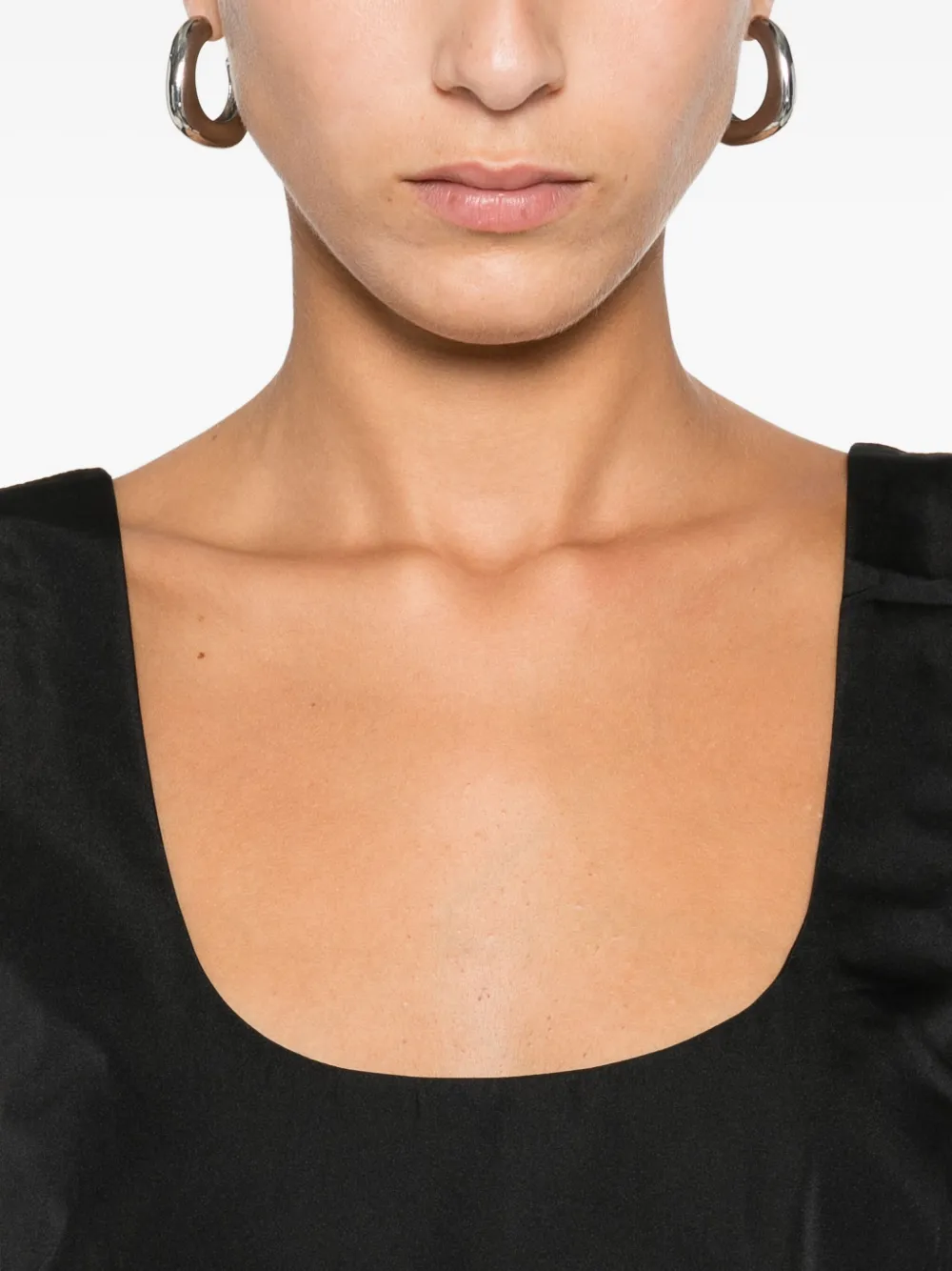 St. Agni Mouwloze mini-jurk met diepe ronde hals Zwart