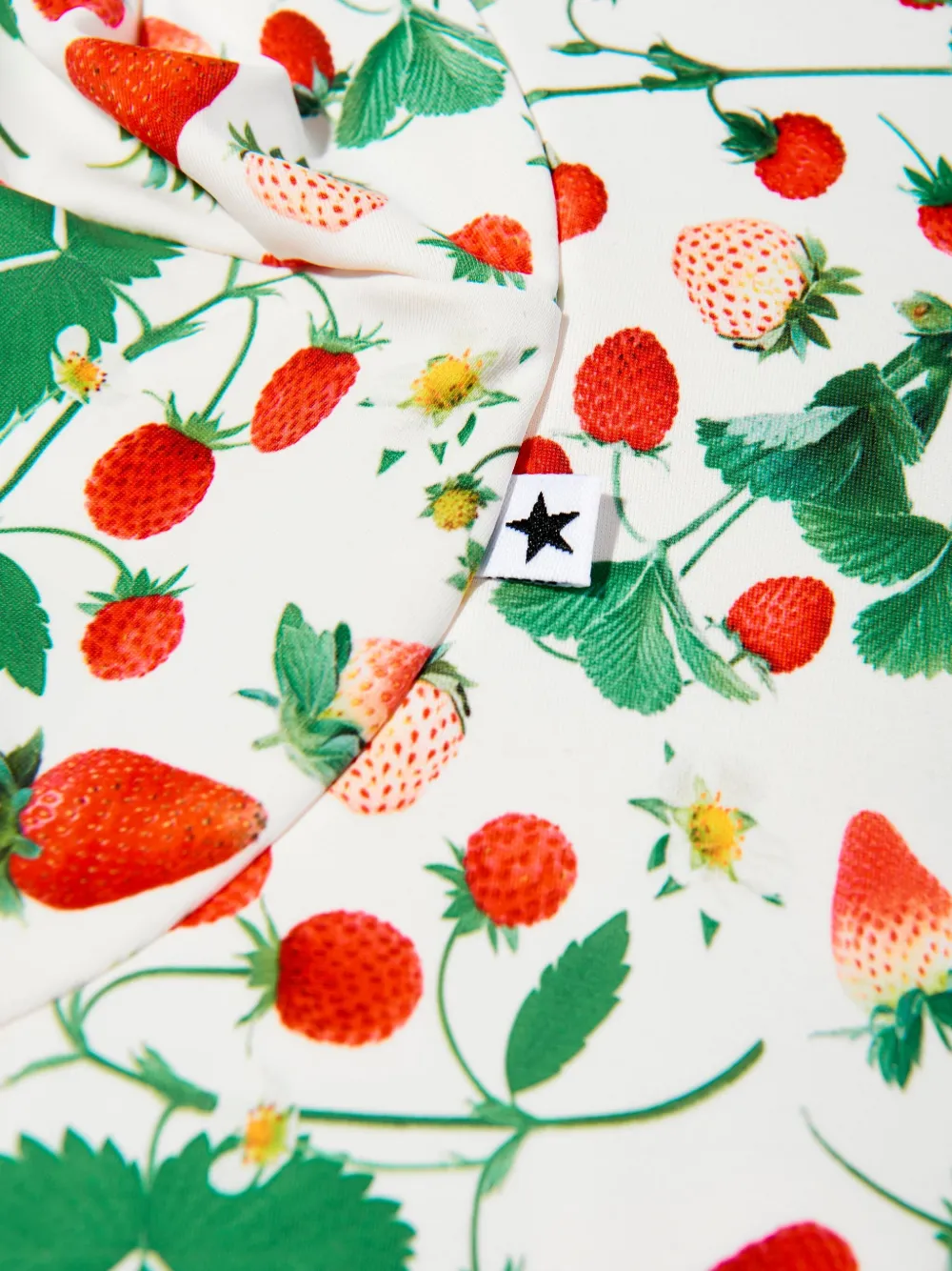 Molo Vissershoed met aardbeiprint Wit