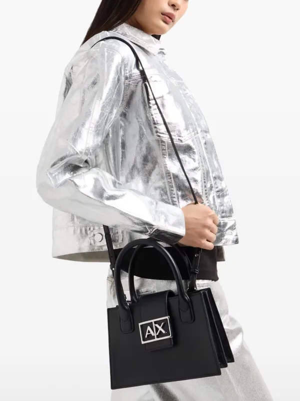 Armani Exchange ロゴプレート ハンドバッグ | ブラック | FARFETCH JP