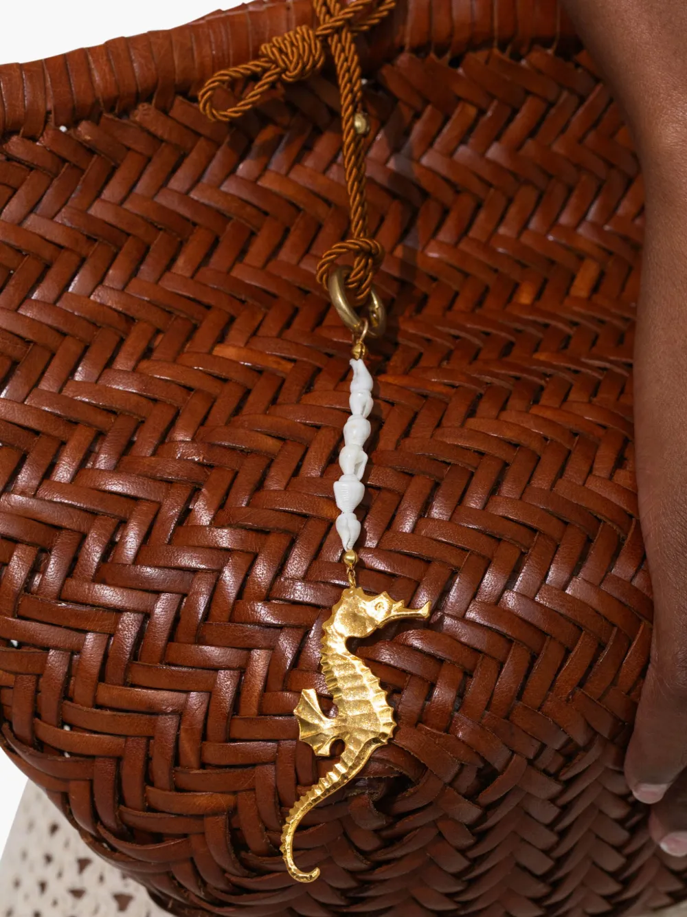 Jennifer Behr Poseidon tassenbedel Goud