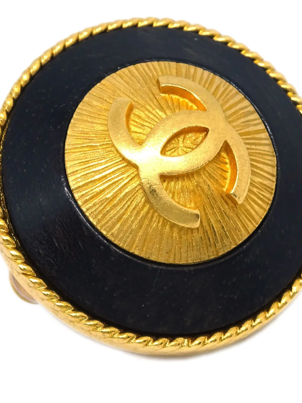 Pre-owned Chanel 1993 Button Clip-on Earrings In Gold