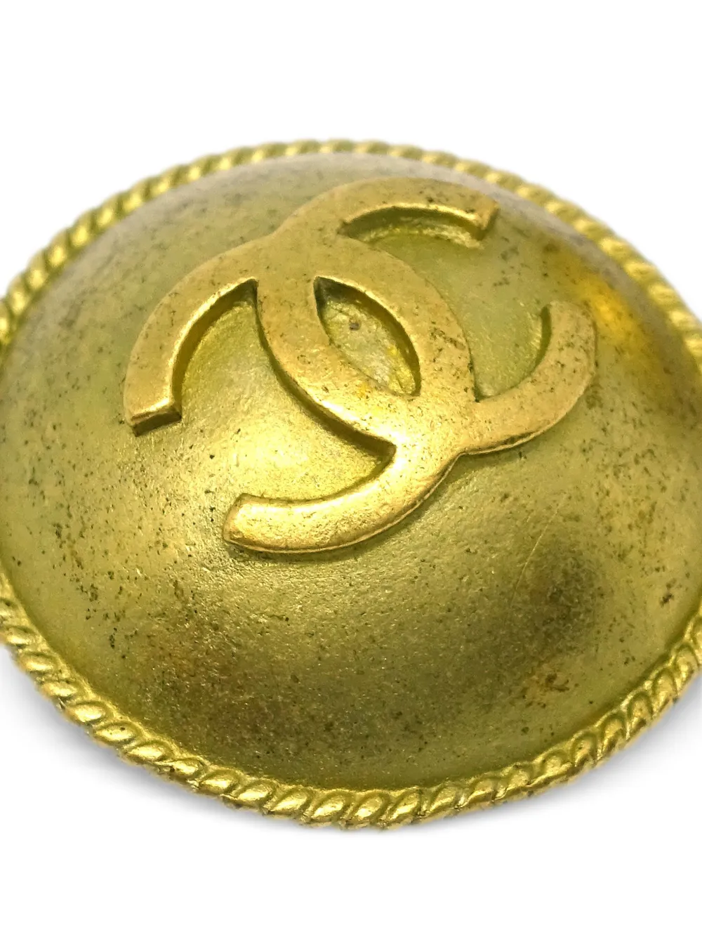 Pre-owned Chanel 1994 Button Clip-on Earrings In Gold