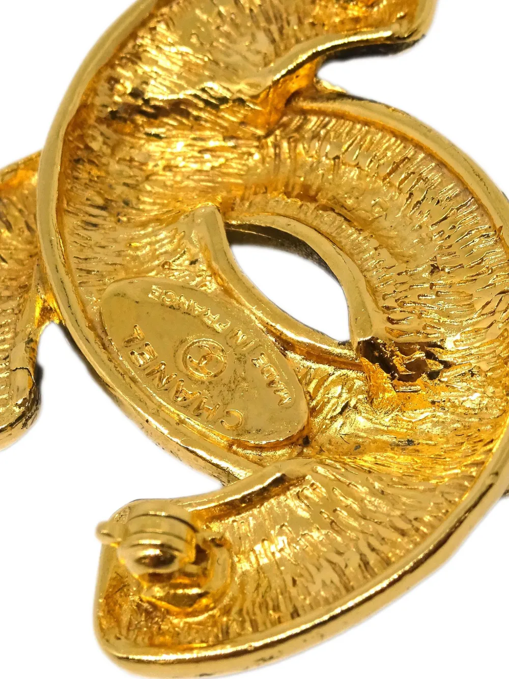 Pre-owned Chanel 1990-2000s Quilted Cc Brooch In Gold
