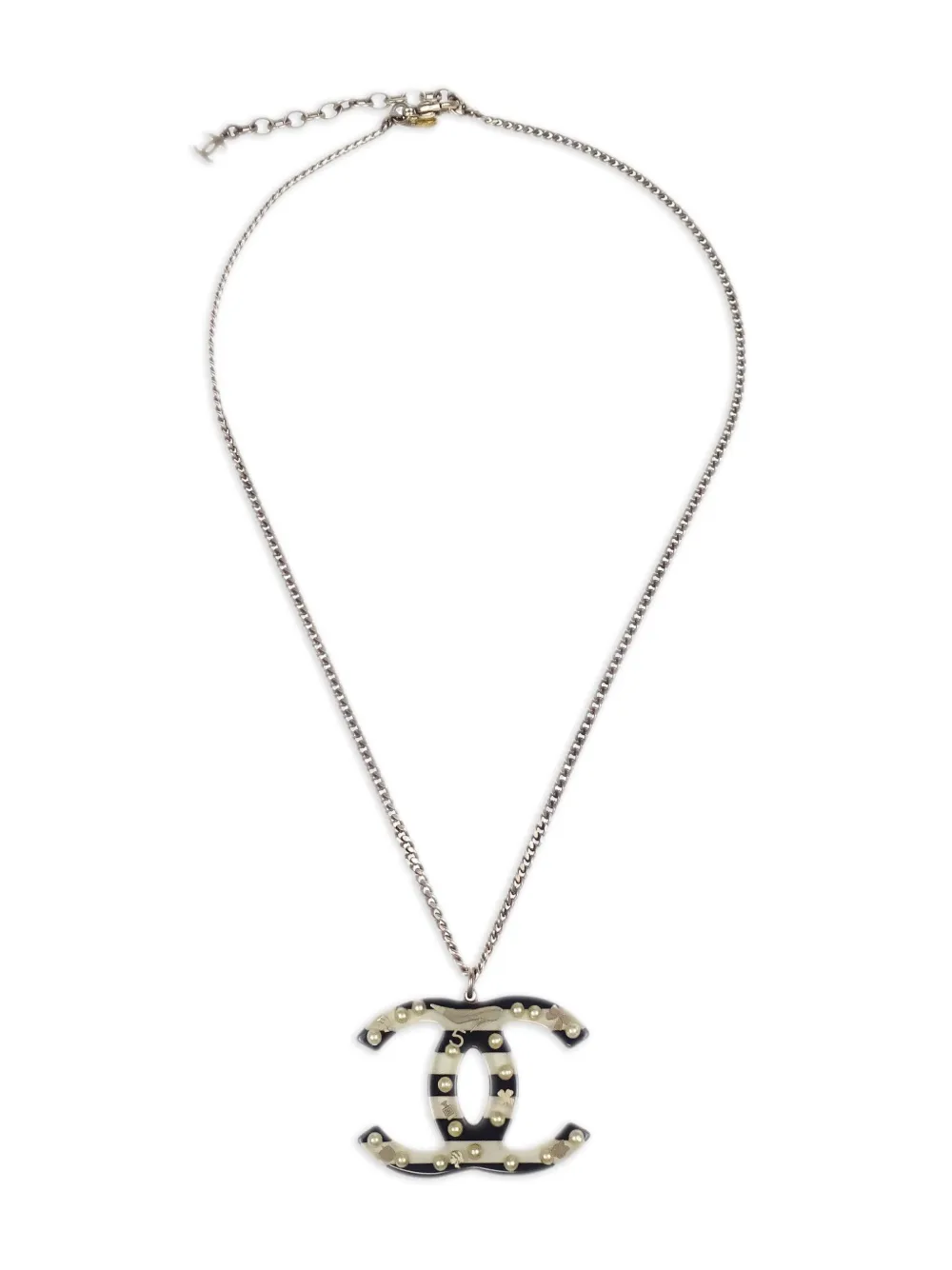 Pre-owned Chanel 2006 Interlocking Cc-pendant Necklace In Silver