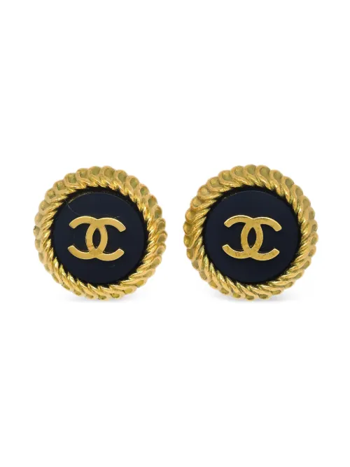 Boucles d'oreilles à plaque logo - CHANEL Pre-Owned - Modalova