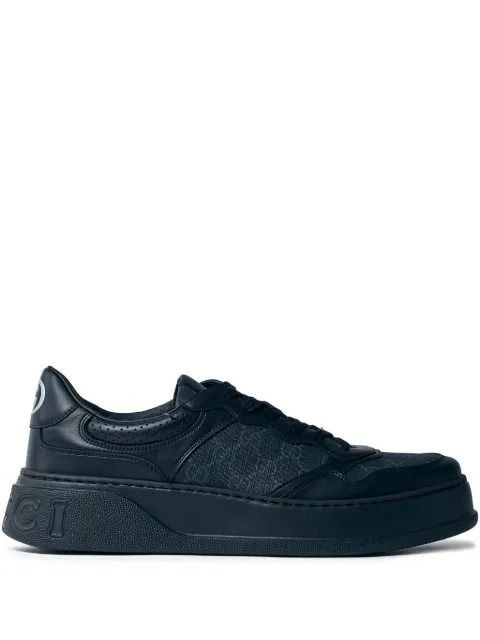 Gucci tenis con logo en relieve