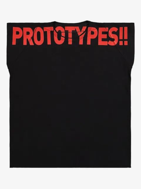 PROTOTYPES t-shirt med logotyp