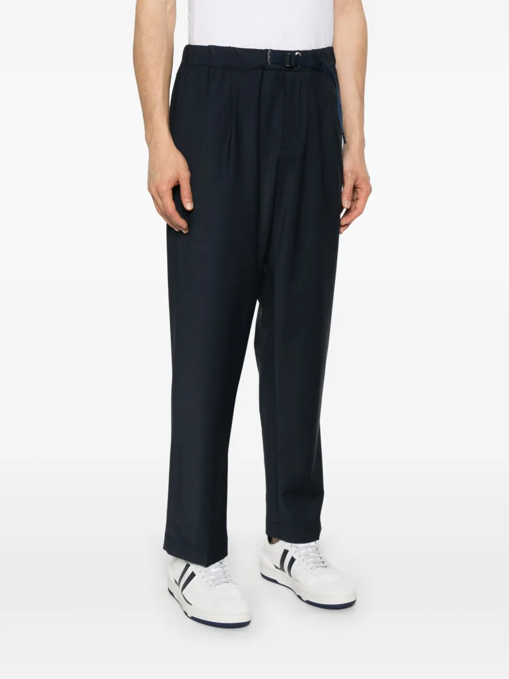 White Sand pleat-detailed trousers Blauw