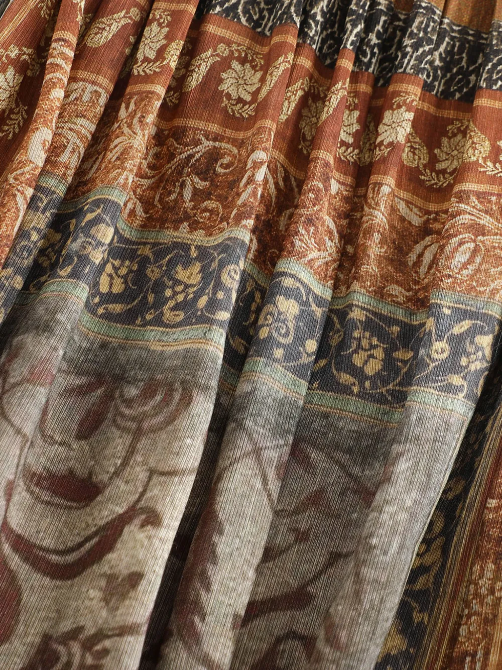 INTO THE EAST Geplooide midi-jurk Bruin