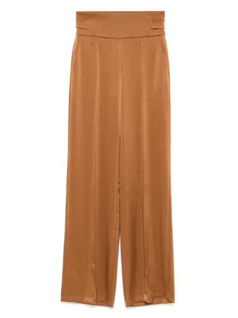 Alejandra Alonso Rojas pantalones rectos
