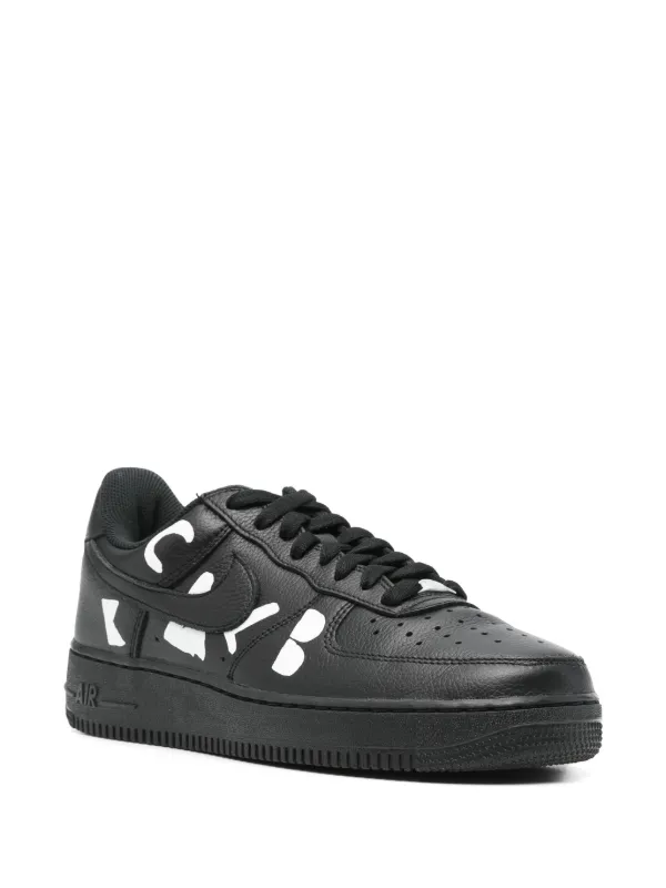 CDG ロゴ入り ブラックスニーカー Comme Des Garçons x Nike 'Air Force 1 Low Retro' スニーカー