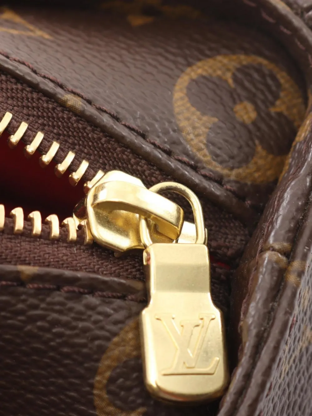 Pre-owned Louis Vuitton 2005 Multipli Cite Handbag In Brown