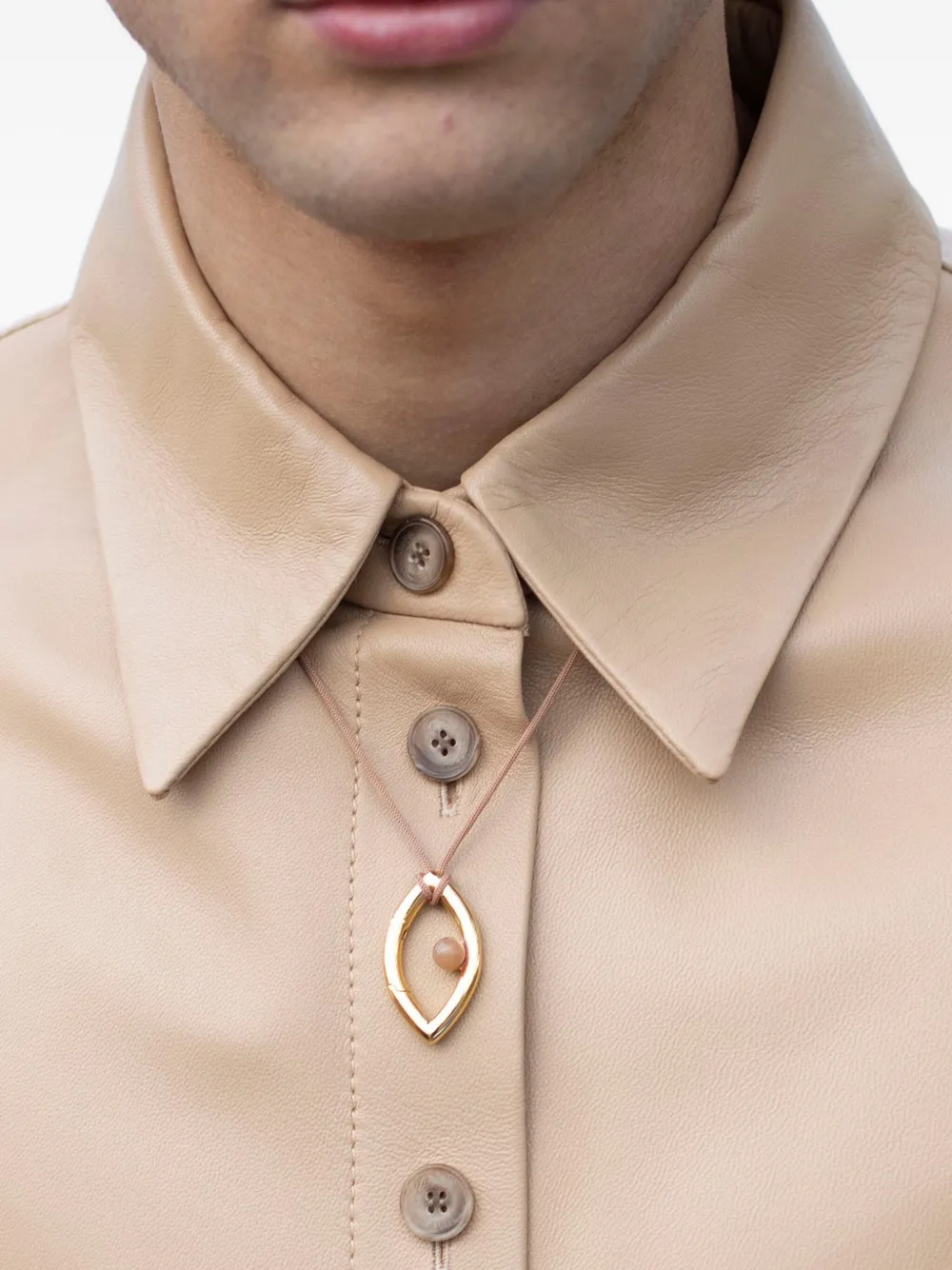 Capsule Eleven collar con detalle de mostacillas en colaboración con Pantone | Hombre | Image 2