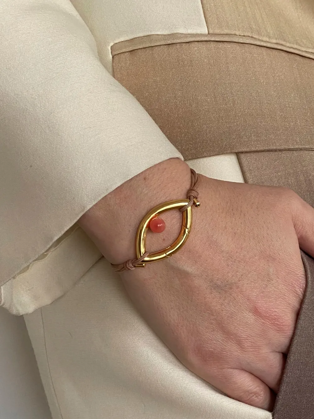 Capsule Eleven pulsera con detalle de cuentas en colaboración con PANTONE | Hombre | Image 2