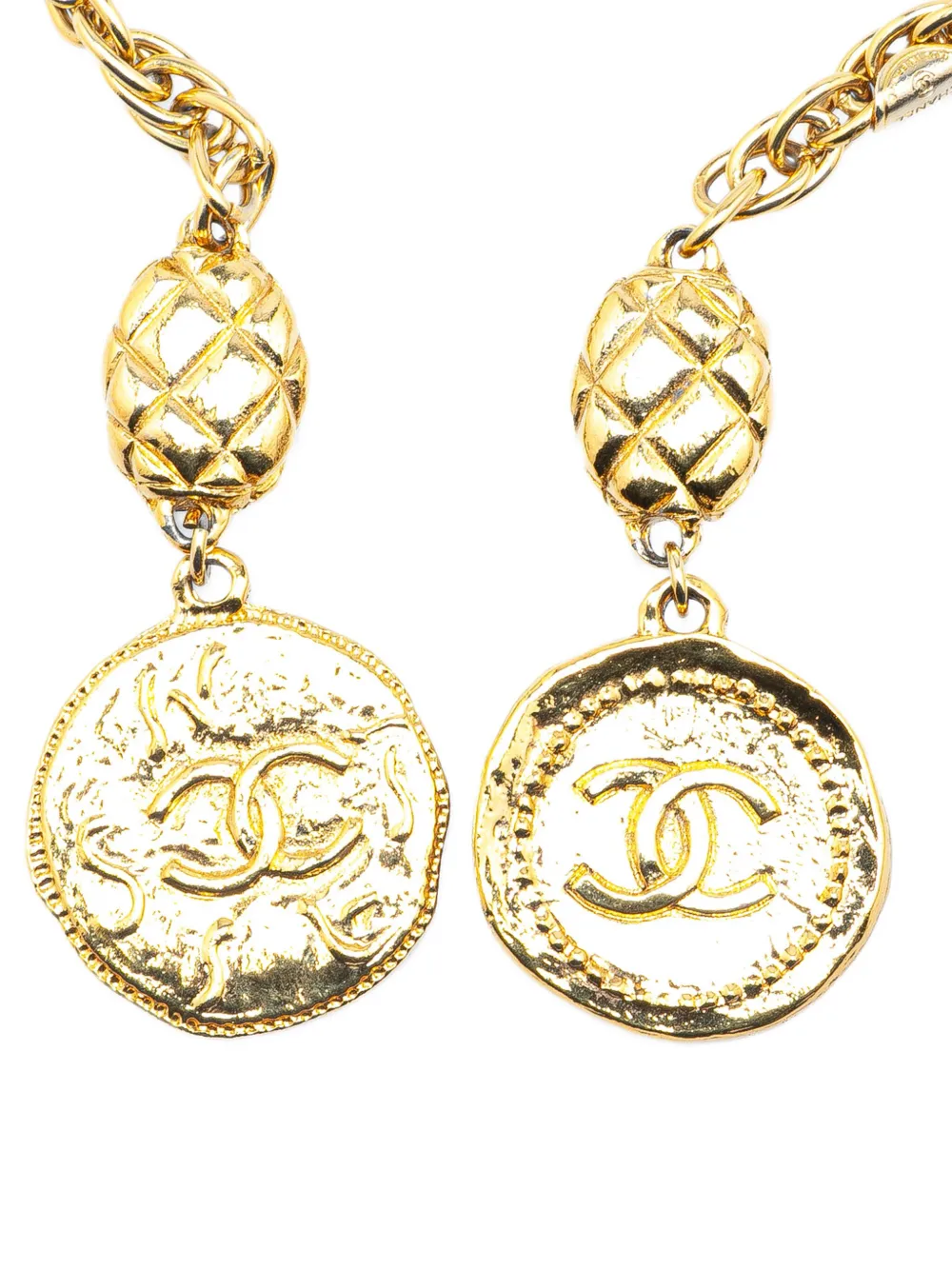 CHANEL Pre-Owned قلادة مطلية بالذهب بدلاية عملة معدنية وشعار CC من القرن الـ20 | Image 2