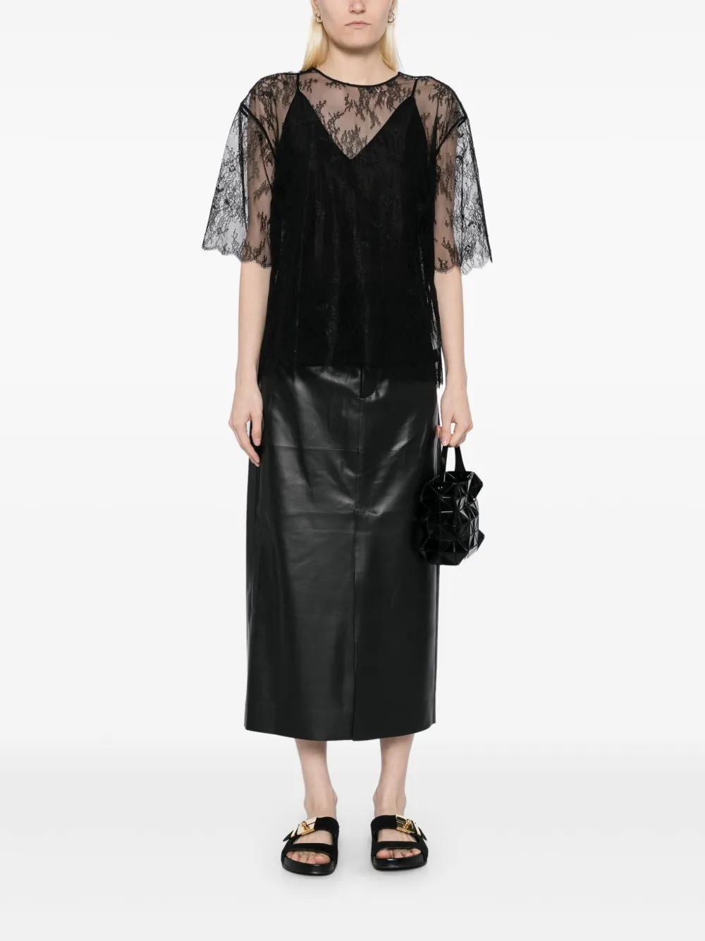 LESS LACED TOP